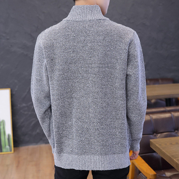 Téli férfi mellény magas gallérral és cipzárral