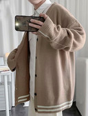 Férfi kötött kardigán széles modell gombokkal