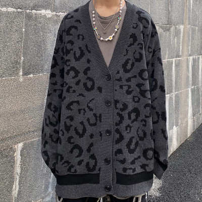 Széles modell férfi mellény gombokkal és leopárd mintával