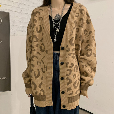 Széles modell férfi mellény gombokkal és leopárd mintával