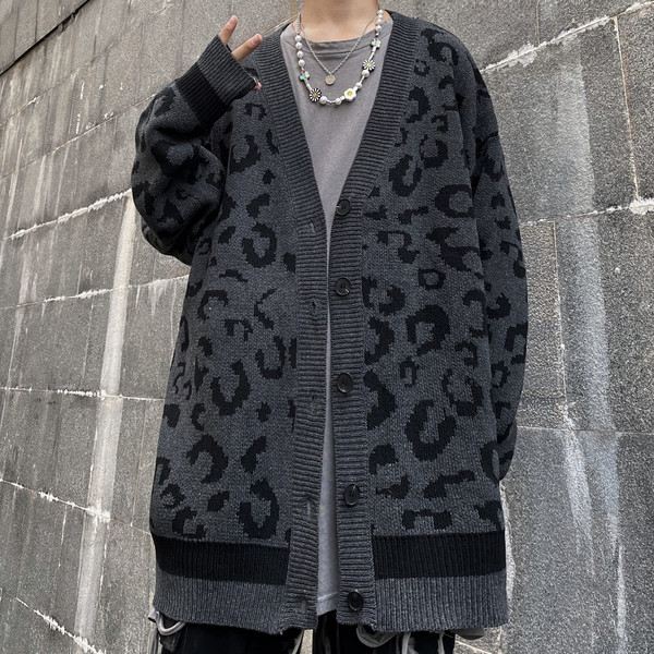 Széles modell férfi mellény gombokkal és leopárd mintával