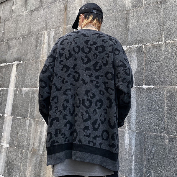 Széles modell férfi mellény gombokkal és leopárd mintával