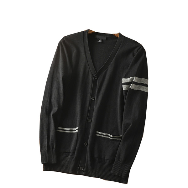 Fekete férfi mellény gombokkal és spitz nyakkivágással