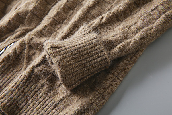 Ανδρική καθημερινή μοντέρνα χειμερινή ζακέτα με φερμουάρ και χαμηλό γιακά