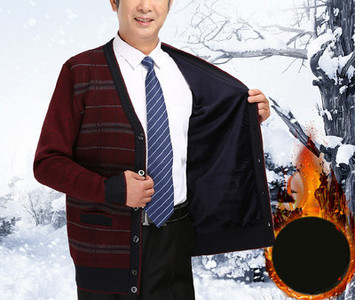 Kötött férfi kardigán kerek nyakkivágással és gombokkal