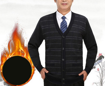 Kötött férfi kardigán kerek nyakkivágással és gombokkal