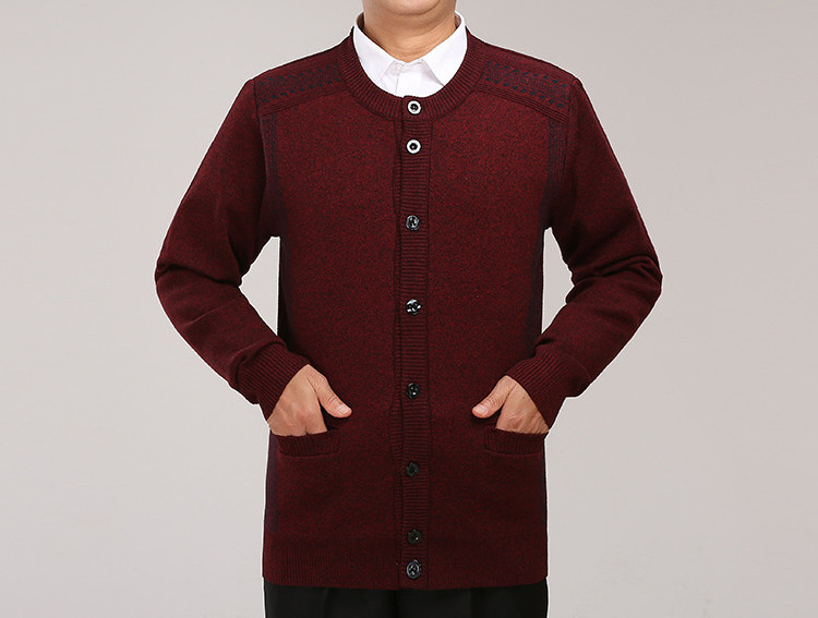 Kötött férfi kardigán kerek nyakkivágással és gombokkal