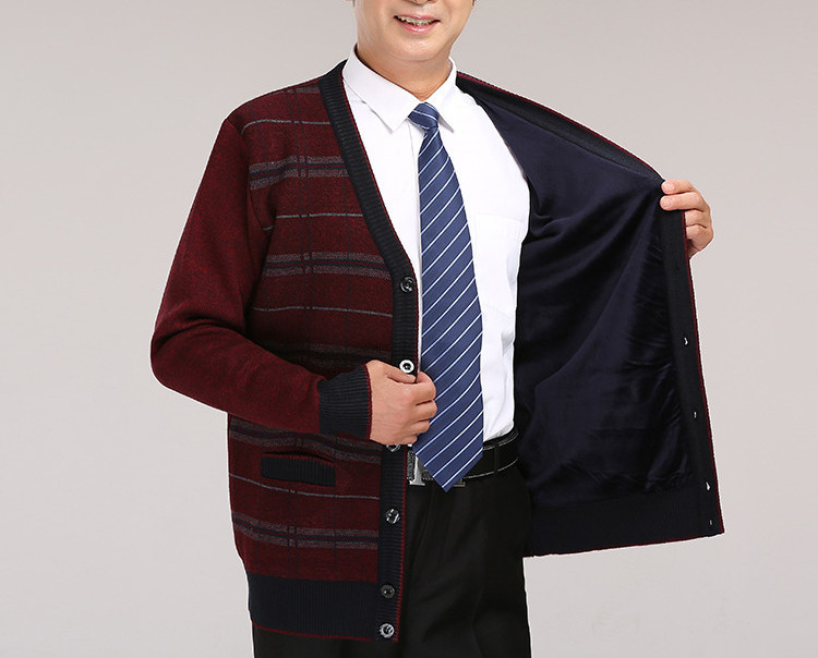 Kötött férfi kardigán kerek nyakkivágással és gombokkal