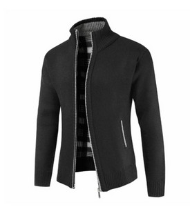 Férfi téli mellény cipzárral és póló magas gallérral