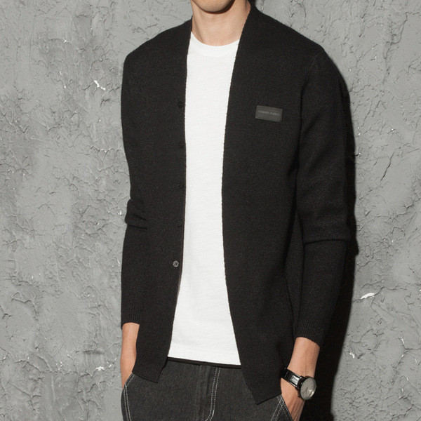 Őszi kötött kardigán vékony kötésből, gombokkal