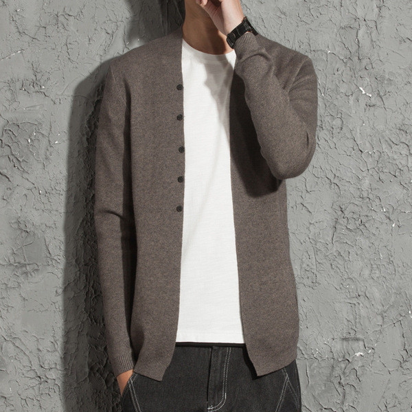 Őszi kötött kardigán vékony kötésből, gombokkal