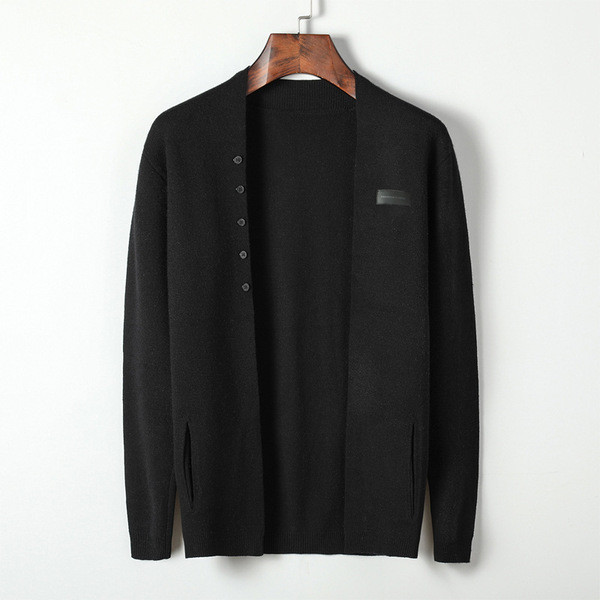 Őszi kötött kardigán vékony kötésből, gombokkal