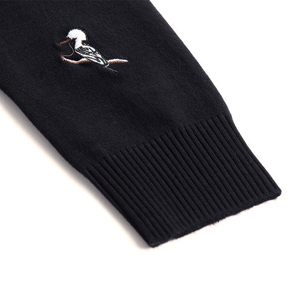 Vékony kötésből készült férfi kardigán hímzéssel - különböző modellek