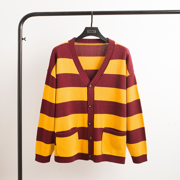 Tavaszi-őszi mellény spitz nyakkivágással és zsebekkel