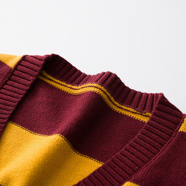 Tavaszi-őszi mellény spitz nyakkivágással és zsebekkel