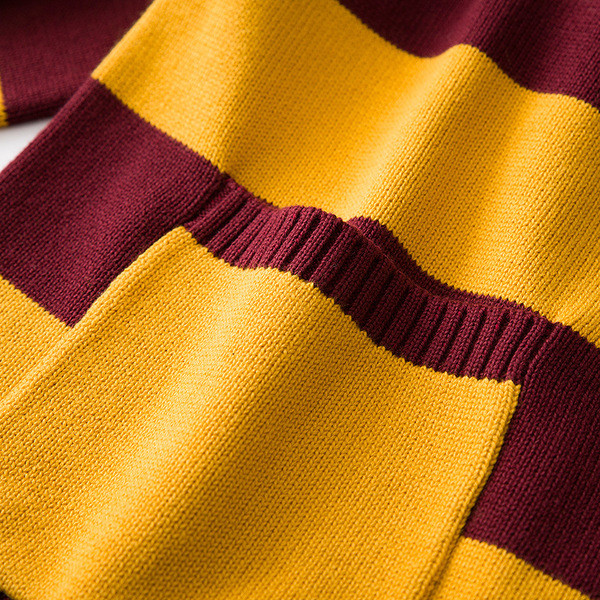 Tavaszi-őszi mellény spitz nyakkivágással és zsebekkel