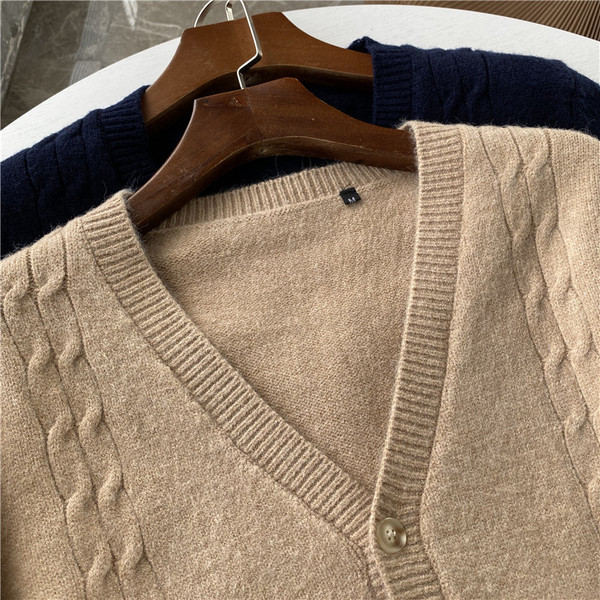 Ležeran muški pleteni kardigan s džepovima i gumbima