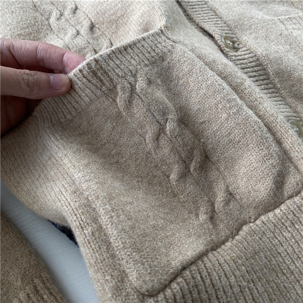 Ležeran muški pleteni kardigan s džepovima i gumbima