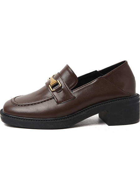 Eko bőrből készült női cipő fém elemmel