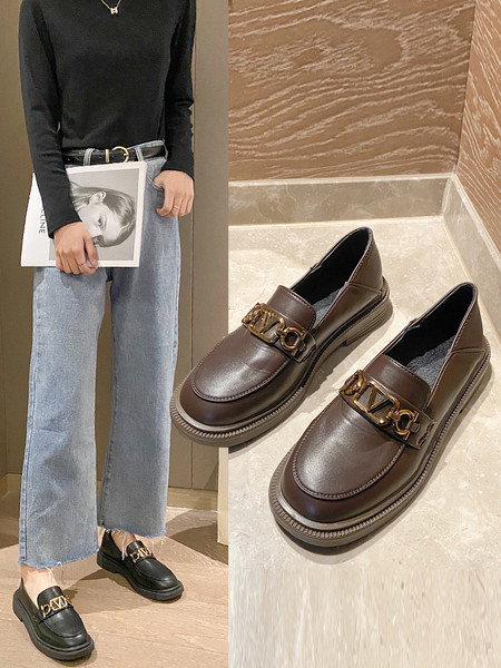 Ženske casual cipele od eko kože sa ravnim potplatom i metalnim elementima