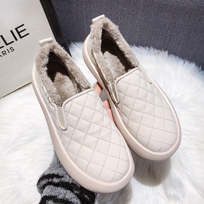 Alkalmi női cipő pehely és lapos talppal, fehér és fekete színben