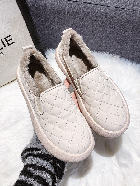 Alkalmi női cipő pehely és lapos talppal, fehér és fekete színben