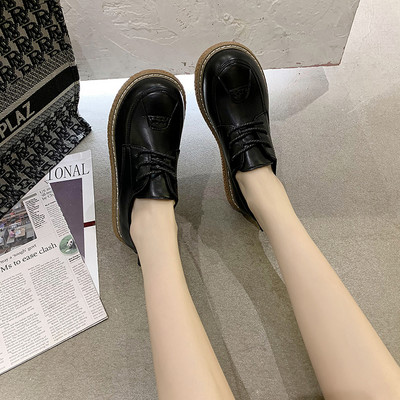 Novi model ženskih kožnih cipela sa vezicama i ravnim đonom