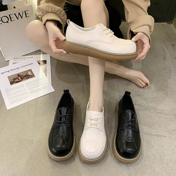 Novi model ženskih kožnih cipela sa vezicama i ravnim đonom