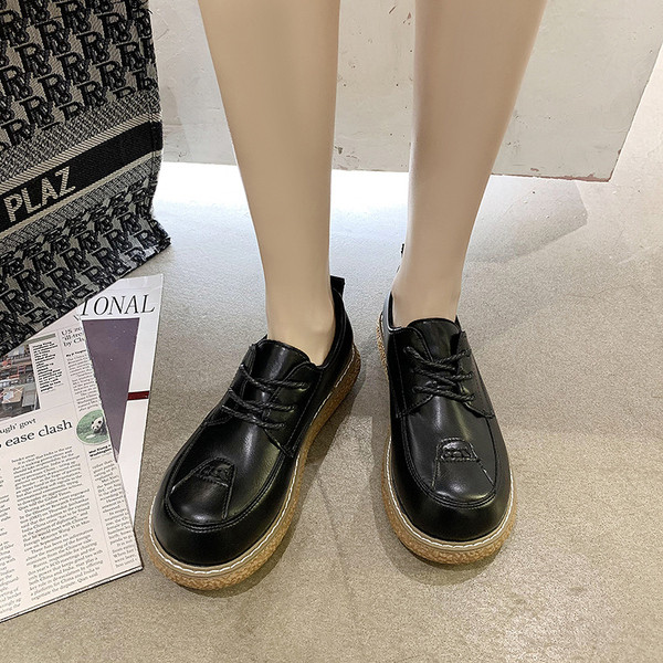 Novi model ženskih kožnih cipela sa vezicama i ravnim đonom