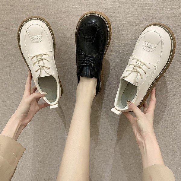 Novi model ženskih kožnih cipela sa vezicama i ravnim đonom