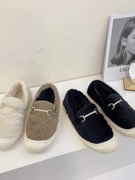 Ležerne ženske cipele s paperjem i metalnim ukrasom