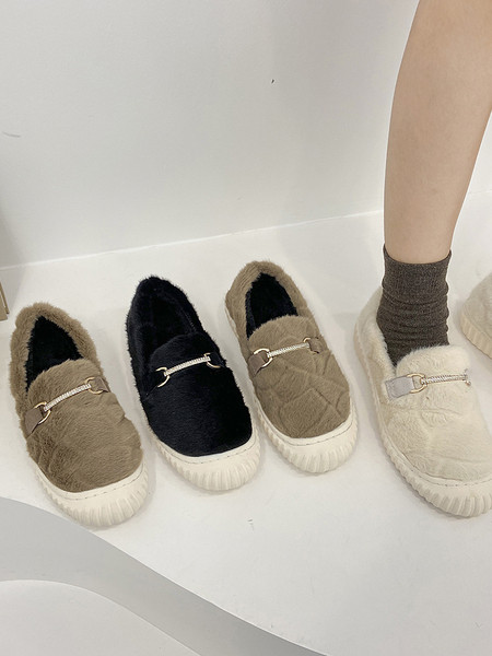 Ležerne ženske cipele s paperjem i metalnim ukrasom