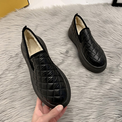 Lapos talpú női alkalmi cipő