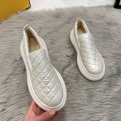 Lapos talpú női alkalmi cipő