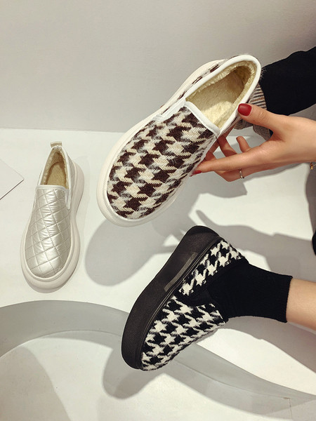 Lapos talpú női alkalmi cipő