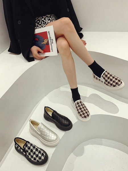 Lapos talpú női alkalmi cipő