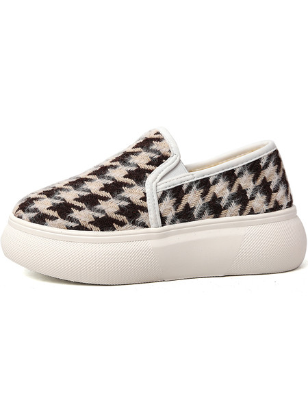 Lapos talpú női alkalmi cipő