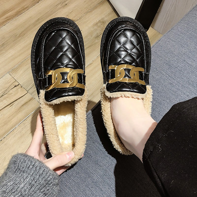 Alkalmi női cipő fém csattal és meleg béléssel