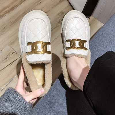 Alkalmi női cipő fém csattal és meleg béléssel