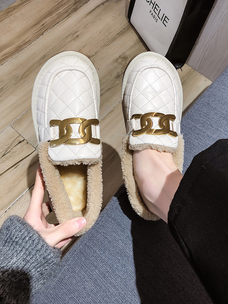 Alkalmi női cipő fém csattal és meleg béléssel