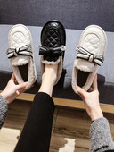 Női alkalmi cipő szalaggal és meleg béléssel