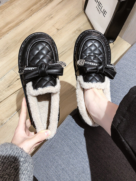 Női alkalmi cipő szalaggal és meleg béléssel