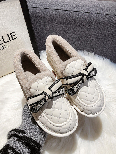 Női alkalmi cipő szalaggal és meleg béléssel