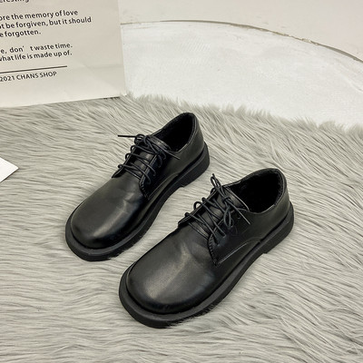 Κλασικά γυναικεία παπούτσια με κορδόνια σε μαύρο χρώμα