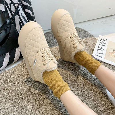 Női alkalmi cipő lapos talppal és fűzővel