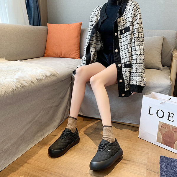 Női alkalmi cipő lapos talppal és fűzővel