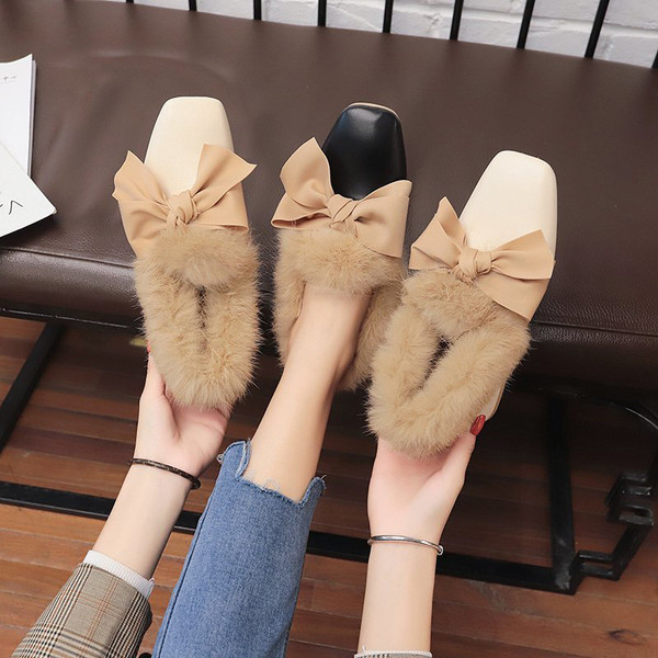 Új női cipőmodell pehelybéléssel és szalaggal