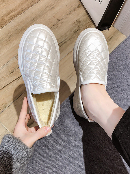 Téli alkalmi cipő meleg béléssel és lapos talppal