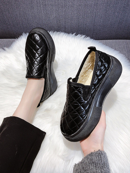 Téli alkalmi cipő meleg béléssel és lapos talppal