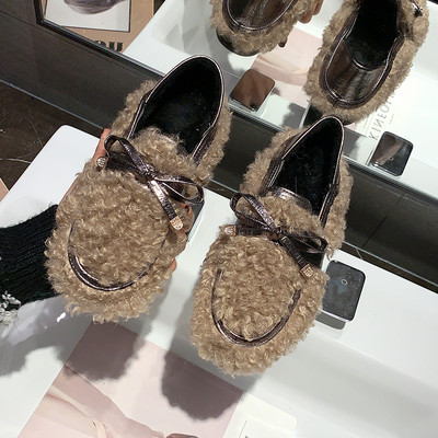 Női pehelycipő szalaggal és lapos talppal